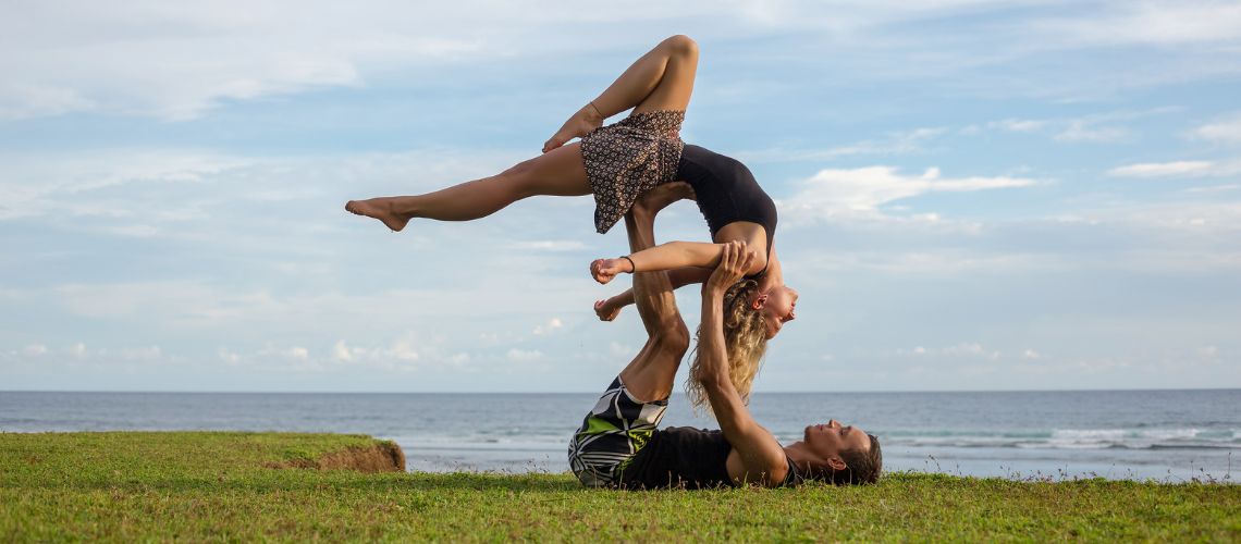 pajaro volador para dos acroyoga